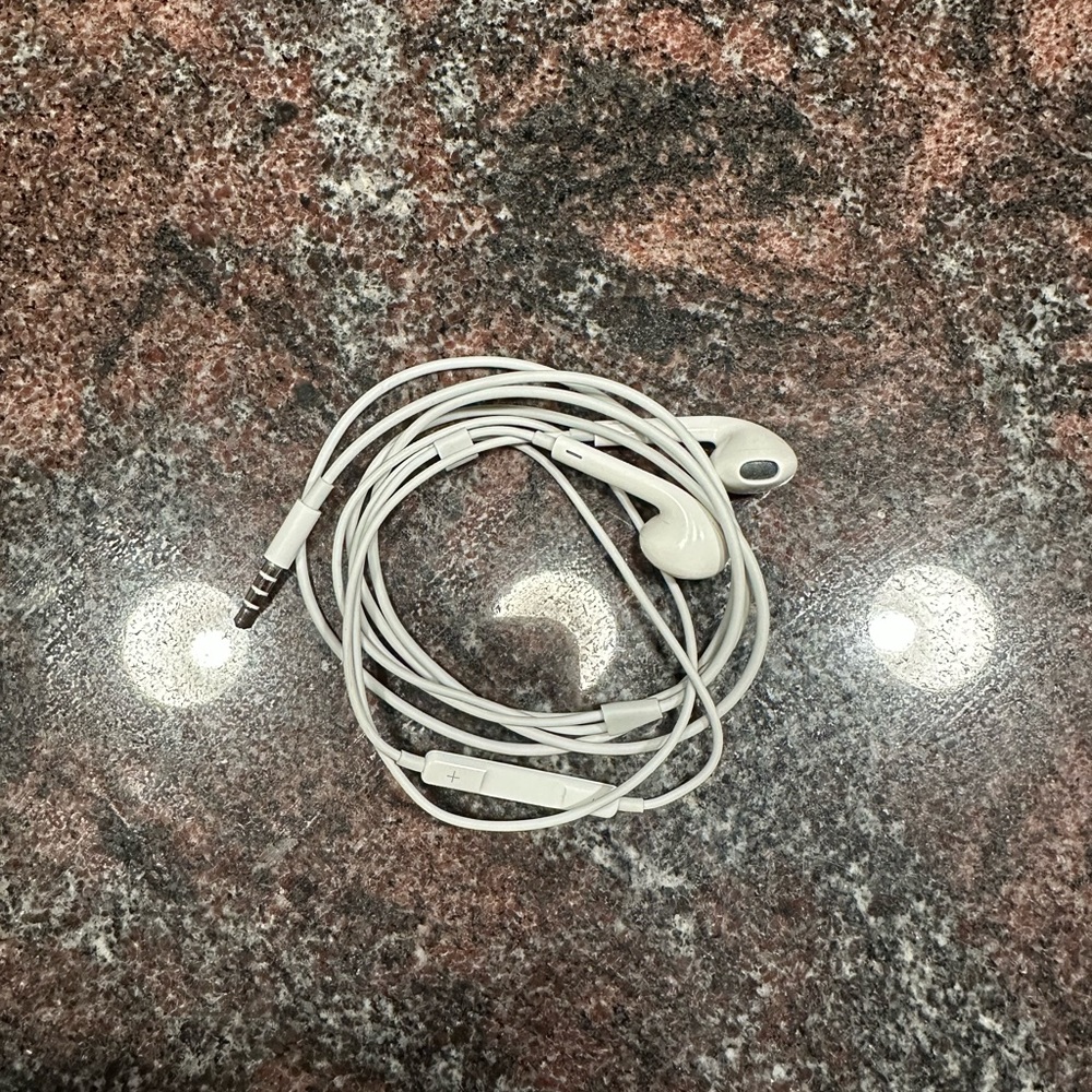 Apple EarPods 3.5mm Connection